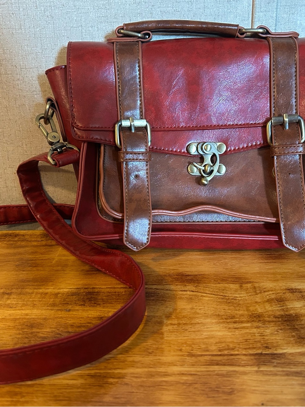 Ecosusi Two-Tone Red and Brown Leather Messenger